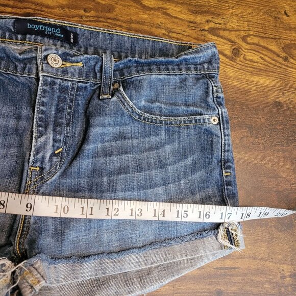 Vtg Levi's Shorts Size 32 in Mid Rise Boyfriend Cuffed Raw Hem Star Embroidered - Picture 5 of 8